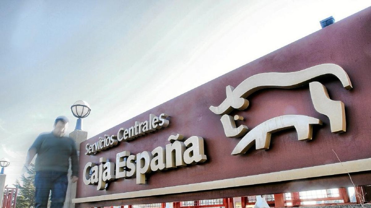 Imagen de la sede de los servicios centrales de CajaEspaña en el Portillo, en León-EL MUNDO