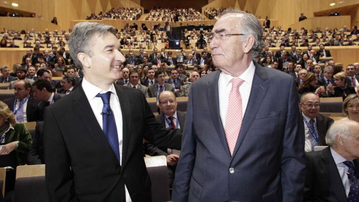 El consejero delegado de Ibercaja, Víctor Iglesias, y el expresidente, Amado Franco, en una imagen de archivo. ECB