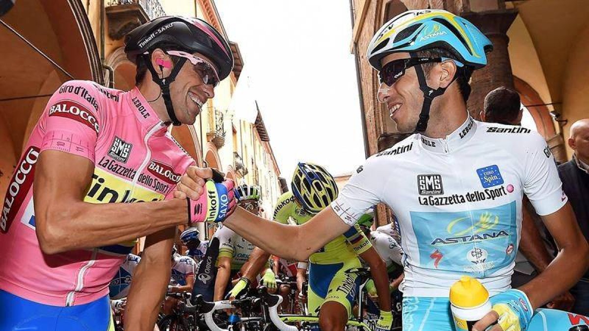 Alberto Contador junto al italiano Fabio Aru.-EFE