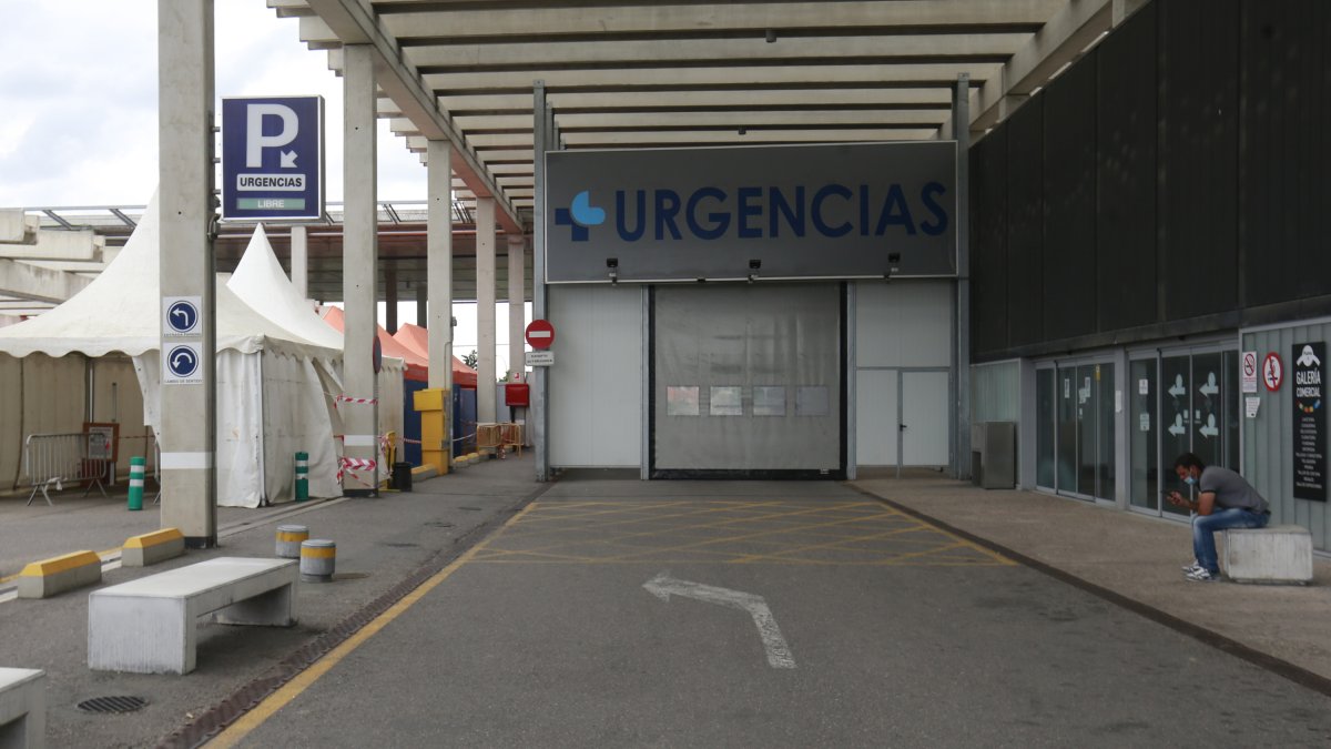 Acceso de Urgencias del HUBU. RAÚL G. OCHOA