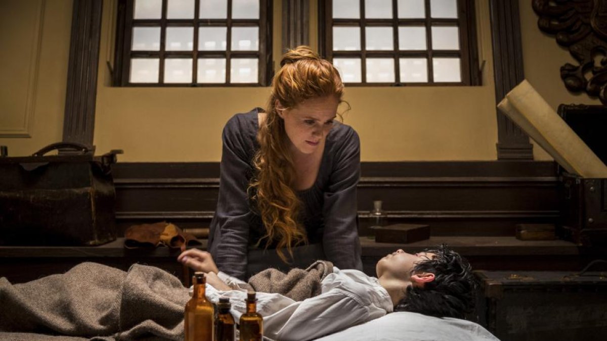 La actriz María Castro, en una dramática escena del telefilme de TVE-1 '22 ángeles'.-