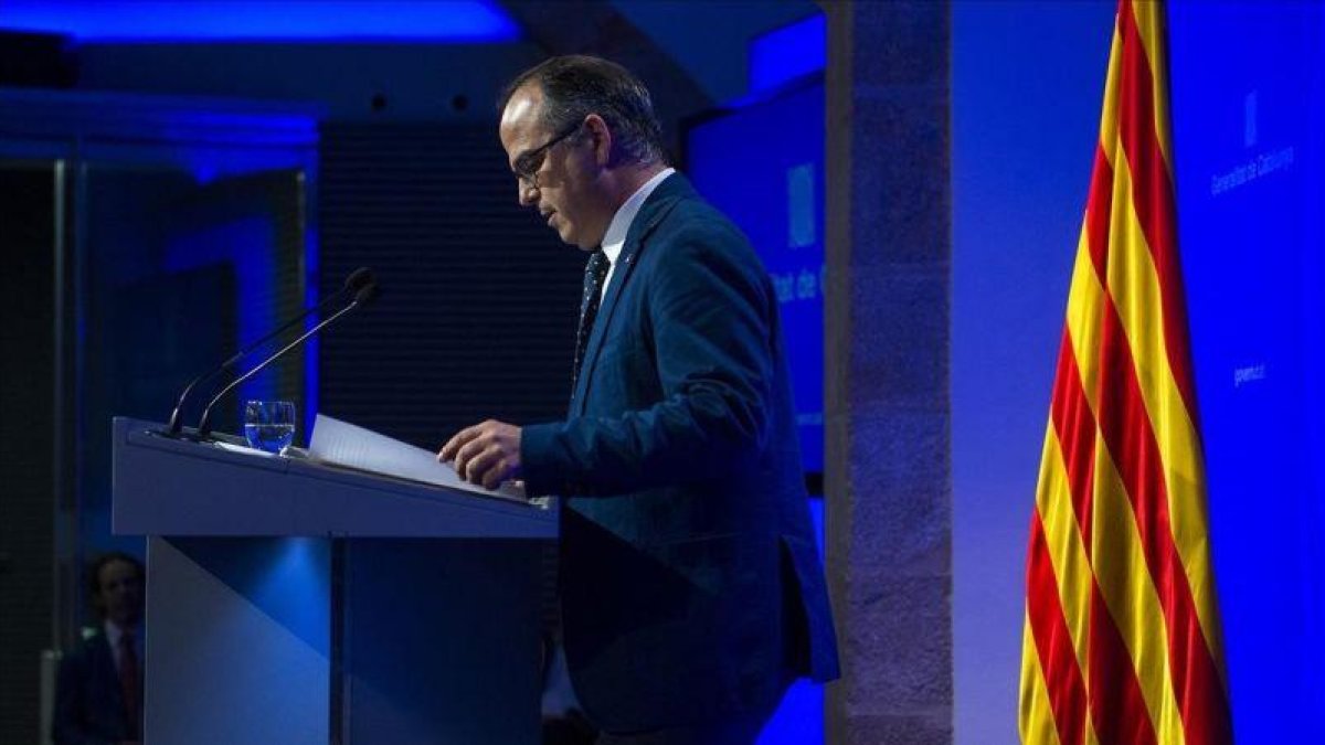Apunta que el referéndum se hará pese a que el Gobierno es capaz de todo; incluidas detenciones de conseller.-JORDI COTRINA