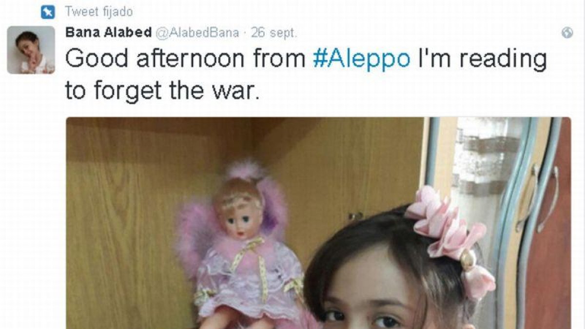 Un mensaje de Bana Alabed, de siete años, en que explica que leyendo intenta evadirse de los bombardeos.-