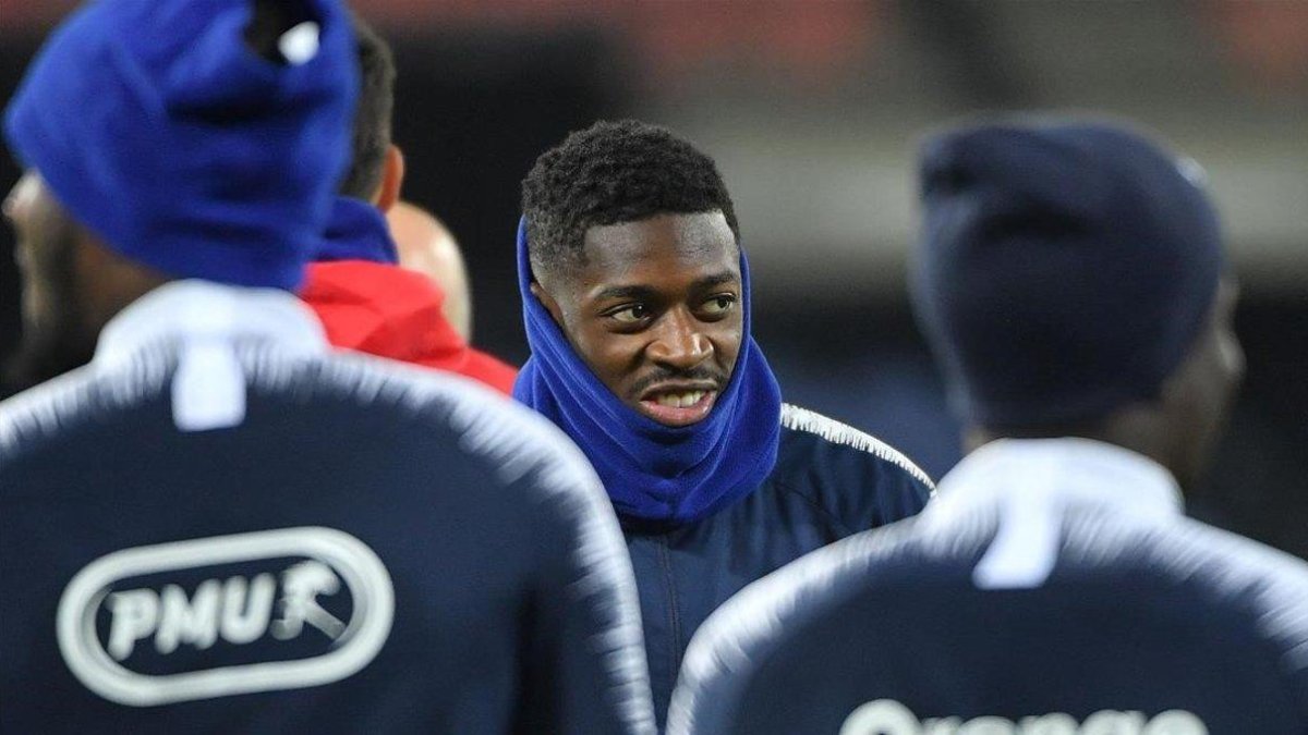 Ousmane Dembélé, durante el entrenamiento de la selección francesa ayer en Rotterdam.-AFP/ EMMANUEL DUNAND