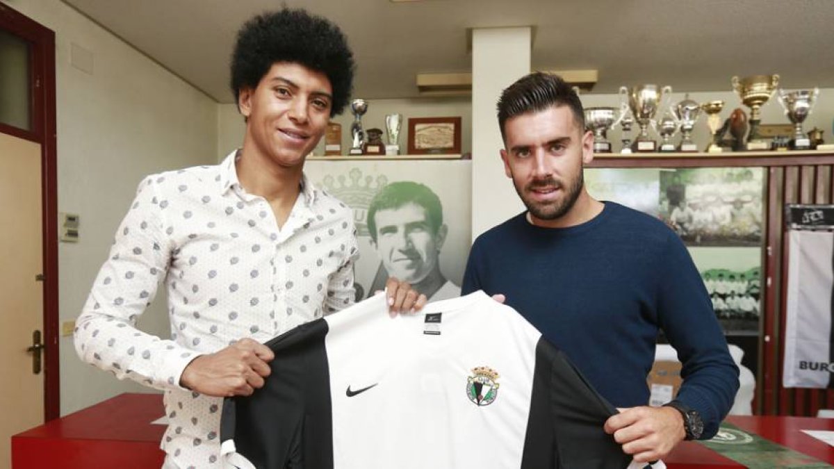 Iván Zarandona y Adrián Hernández fueron presentados ayer de forma oficial.-