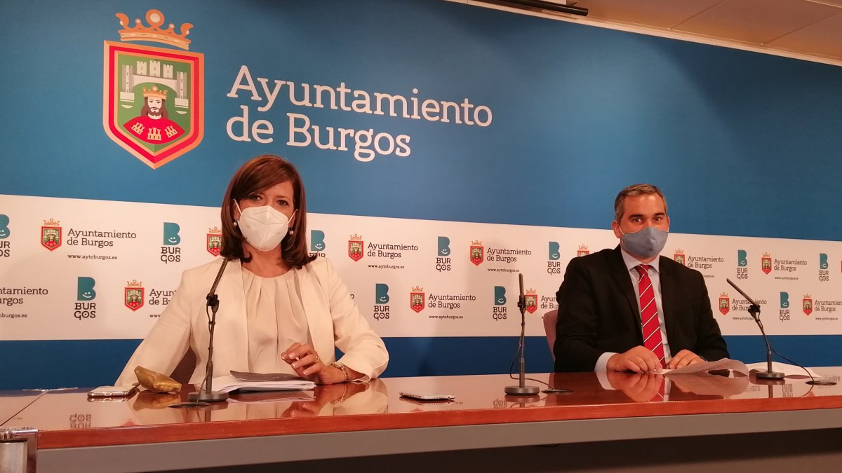 La vicealcaldesa de Burgos, Nuria Barrio, y el concejal de Desarrollo Económico, Leví Moreno. D.S.M.