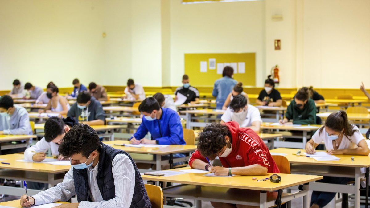 El 98,53% de los estudiantes burgaleses supera la EBAU. SANTI OTERO
