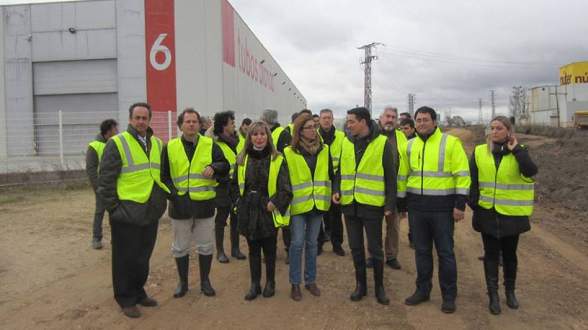 La alcaldesa mostró un gran interés por el inicio de la obra.-L. V.