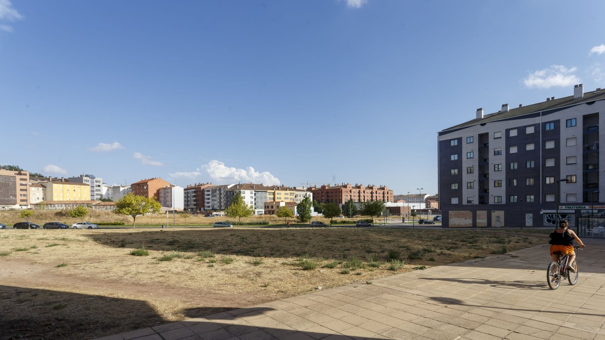 Solar en el que se levantará el centro cívico de Fuentecillas. SANTI OTERO