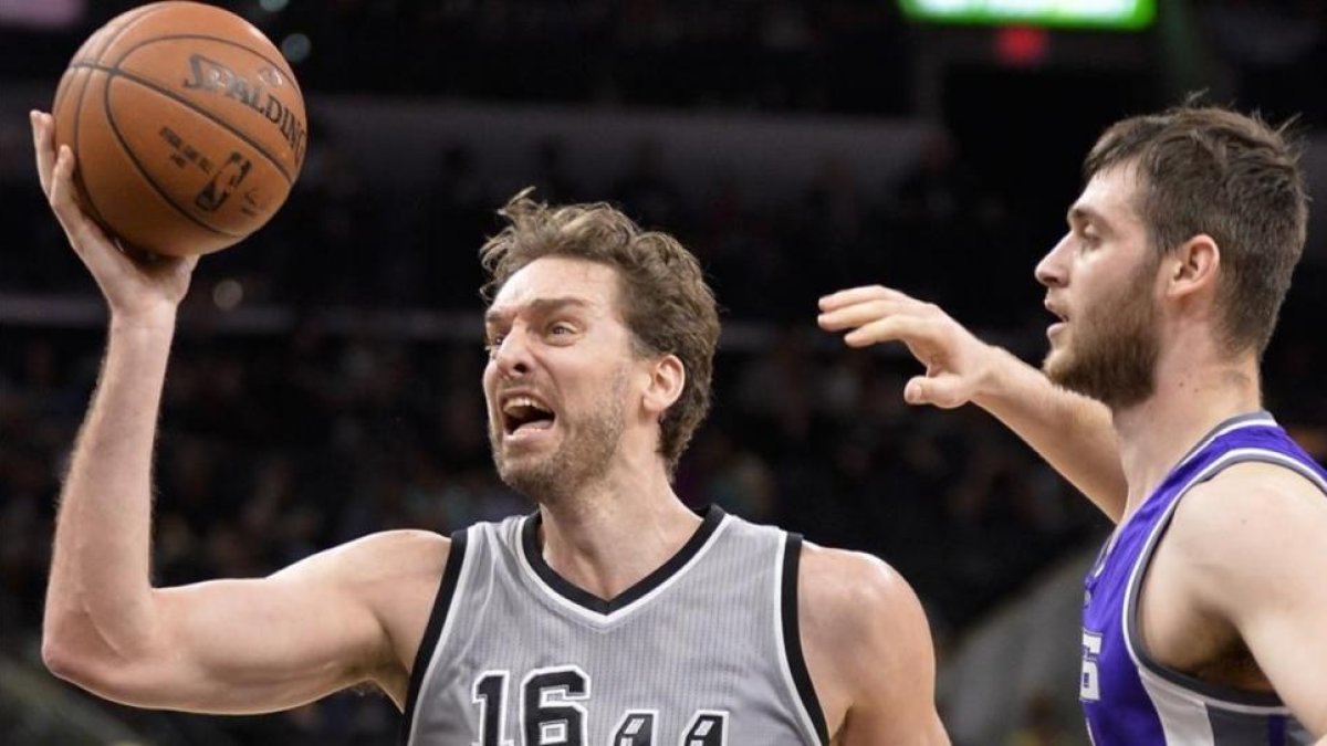 Pau Gasol durante el partido de los Spurs contra Sacramento Kings.-DARREN ABATE