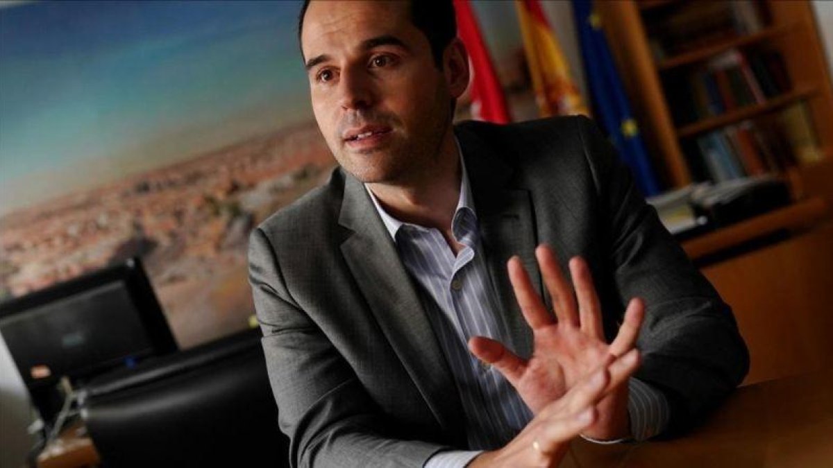 Ignacio Aguado, durante la entrevista en la Asamblea de Madrid, este jueves.-JOSÉ LUIS ROCA