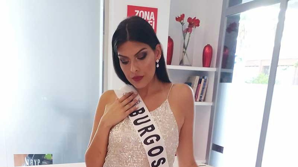Julia Carrascal durante uno de los posados de la gala de Miss World.-ECB