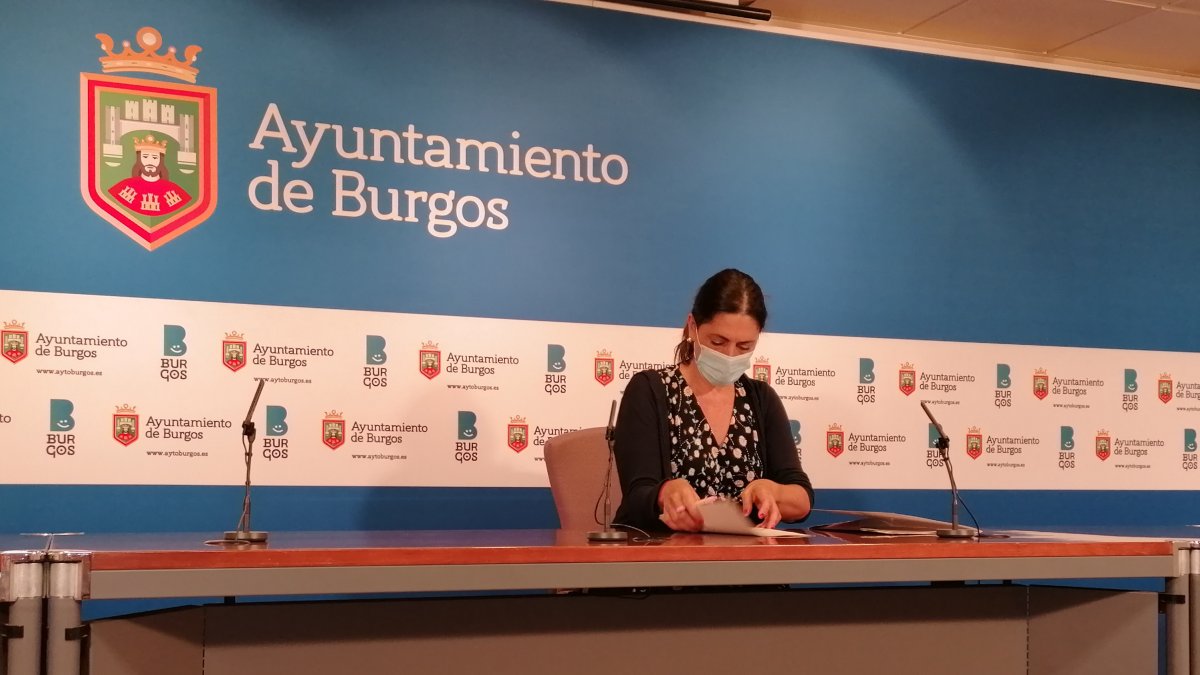 La portavoz municipal de Podemos, Margarita Arroyo, en la sala de prensa del Ayuntamiento de Burgos. D.S.M.