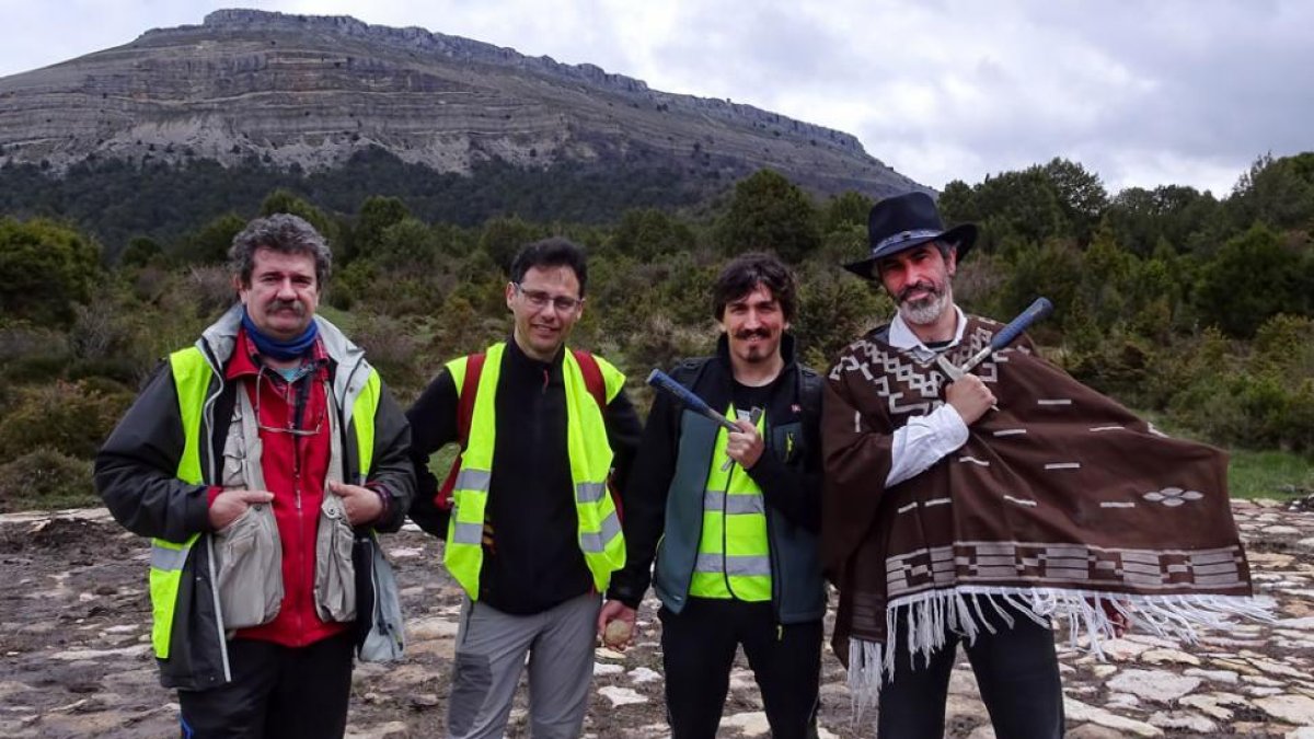 Juan Carlos Utiel (Aecopana), Fidel Torcida (Museo de los Dinosaurios), Pedro Huerta (Usal) y Sergio García (Sad Hill).-J.C.U.