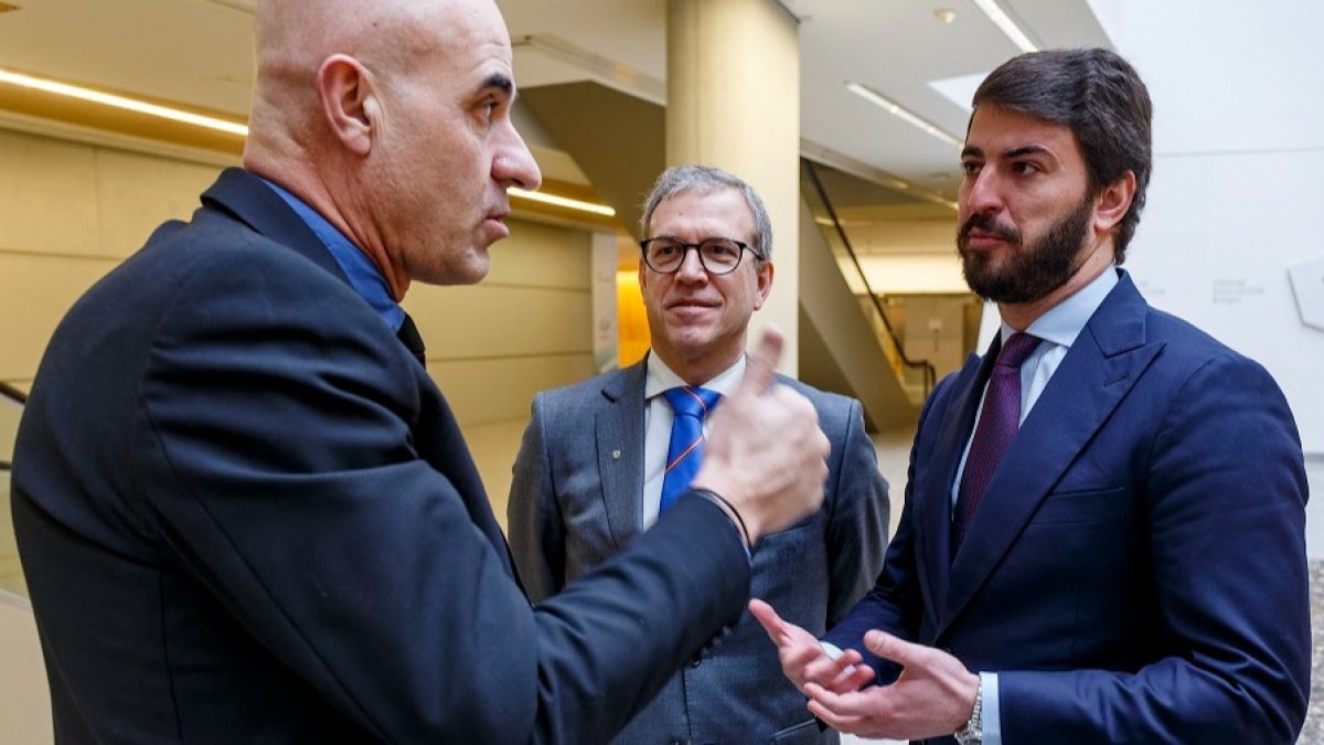 Juan García-Gallardo (derecha) en la presentación del Valle de Innovación de Castilla y León. SANTI OTERO