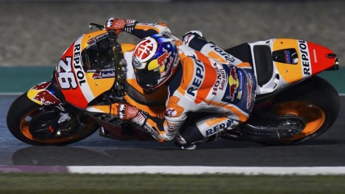Dani Pedrosa, durante la segunda jornada de entrenamientos libres del Gran Premio de Catar.-EFE / NOUSHAD THEKKAYIL