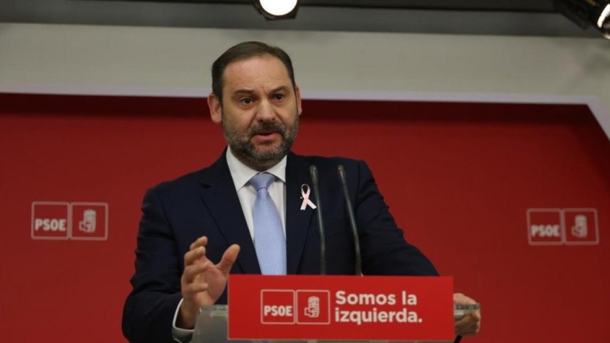 El secretario de Organización del PSOE, José Luis Ábalos, este jueves en la sede del partido.-DAVID CASTRO