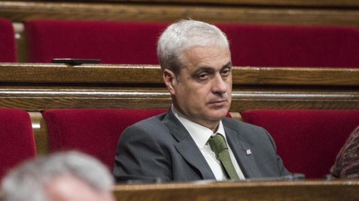 El exconseller de Justícia Germà Gordó, en su escaño del Parlament.-FERRAN SENDRA