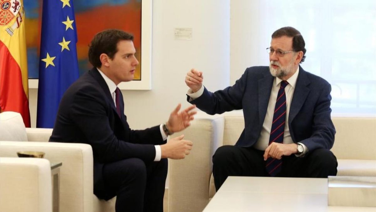 Reunión entre Mariano Rajoy y Albert Rivera, en la Moncloa, el pasado 17 de mayo.-/ DAVID CASTRO