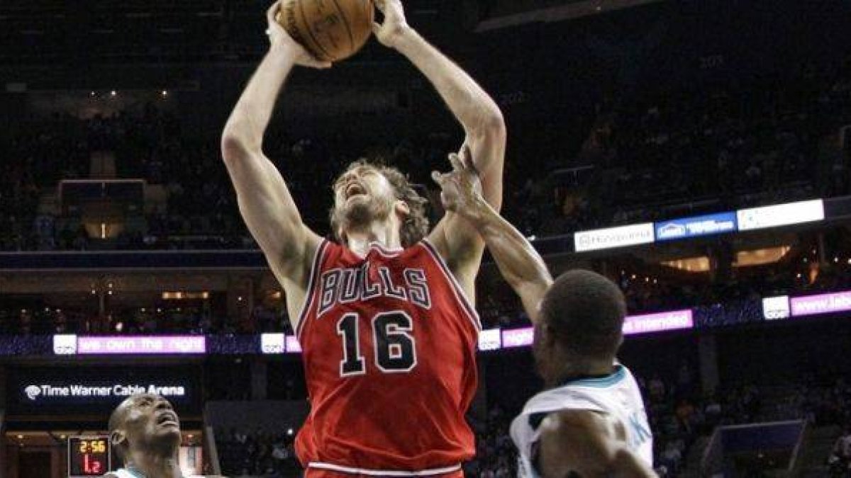 Pau Gasol, ante los Hornets.-Foto: AP / CHUCK BURTON
