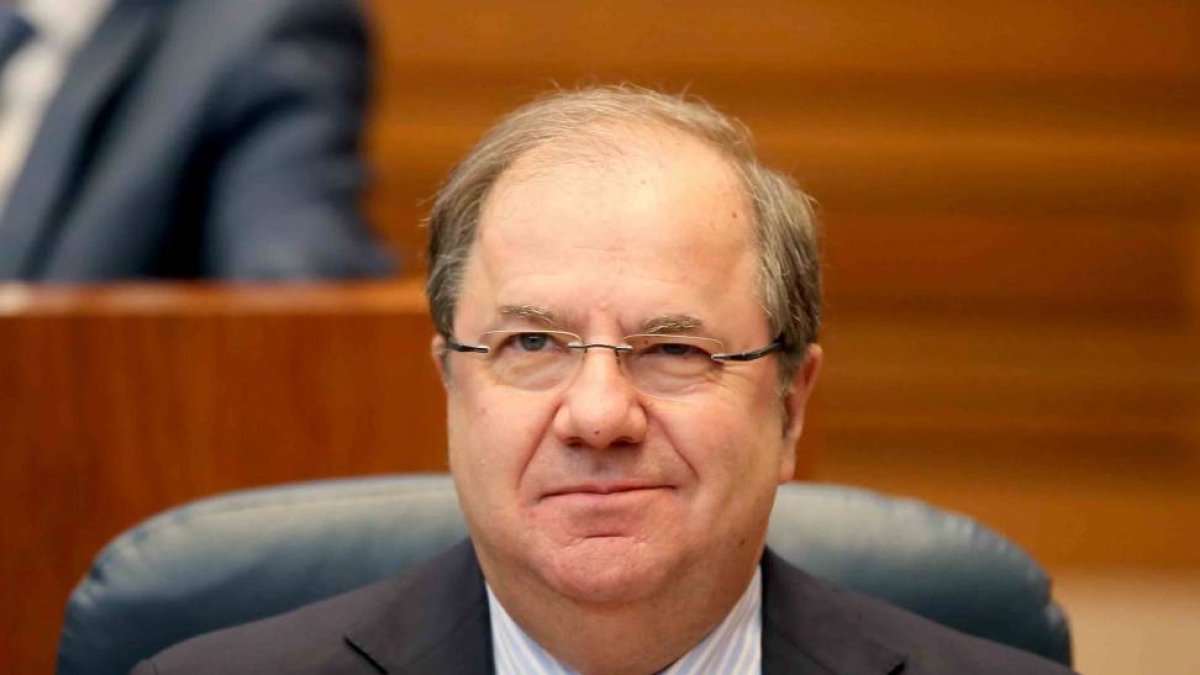 Juan Vicente Herrera en el pleno de investidura del candidato a la Presidencia de la Junta de Castilla y León-Ical