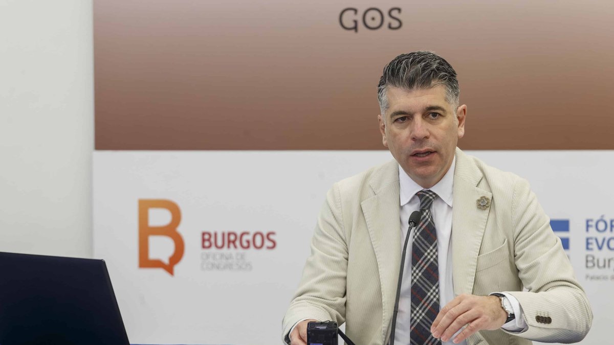 Vicente Marañón durante la rueda de prensa sobre los proyectos de Promueve para 2023. SANTI OTERO