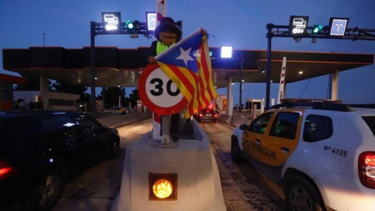 El peaje de lHospitalet de lInfant, esta tarde.-'FOTÒGRAF PER LA REPÚBLICA'