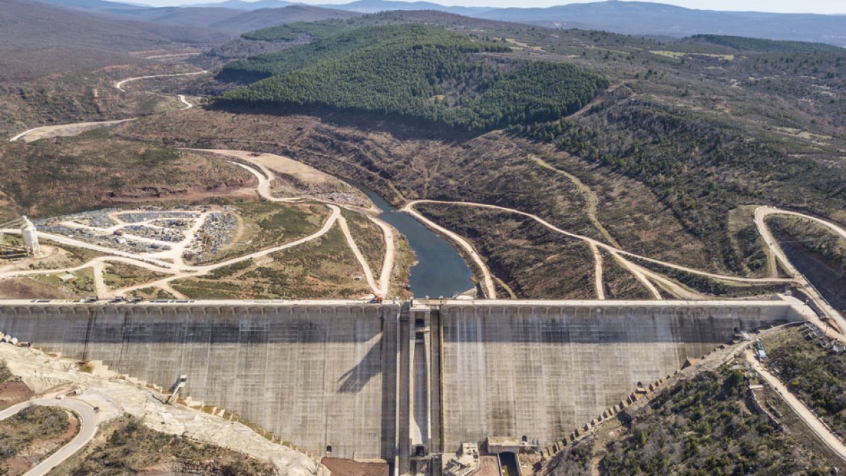 Desde el organismo explican que se compaginará el taponado del río y las últimas labores con las reuniones de seguridad tras contar con el plan de emergencia. I. L. M.