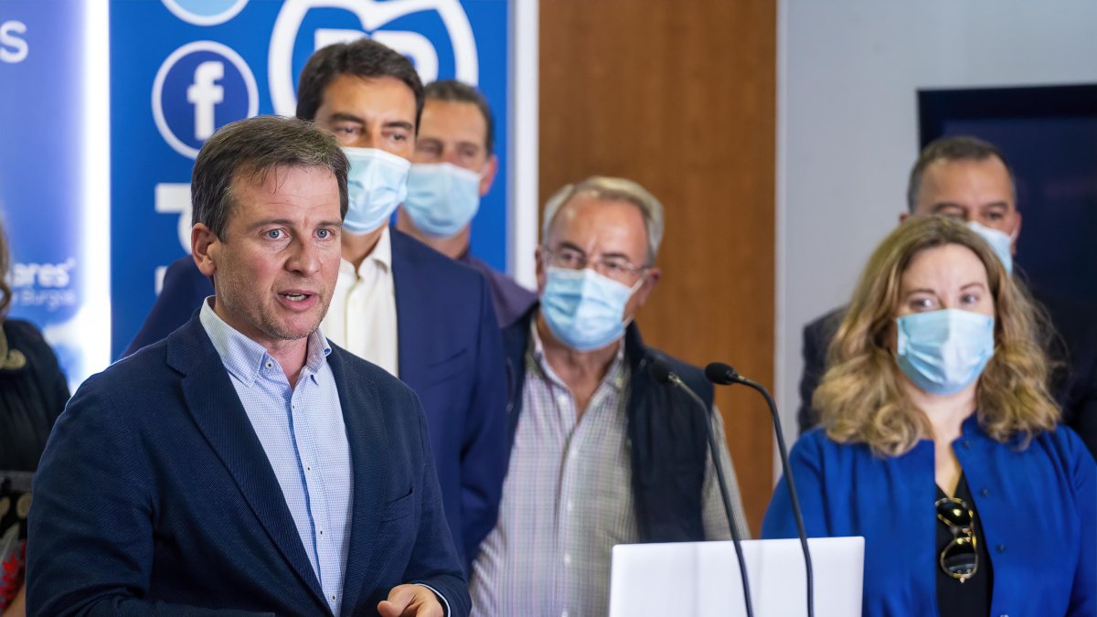 Borja Suárez, presidente del PP de Burgos, en una intervención. SANTI OTERO