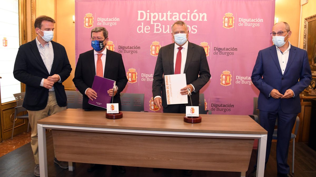 De izquierda a derecha: Suárez, Rico, Lorenzo y Munguía en un momento de la rueda de prensa. SANTI OTERO