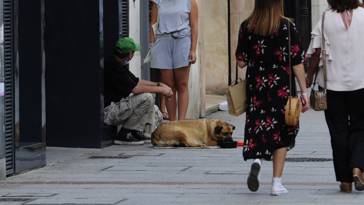 El Ingreso Mínimo Vital llegará este mes a 833 hogares con más de 2.370 beneficiarios. ECB