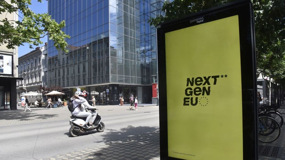 Un cartel de las ayudas en el centro de Ljubljana, la capital eslovena. UE
