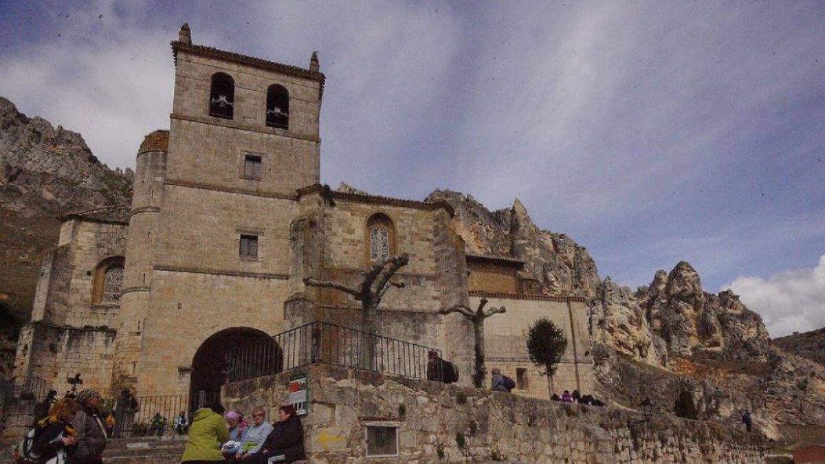 La iglesia se ubica en la ruta de Bayona por lo que es paso obligado de peregrinos.-G.G.