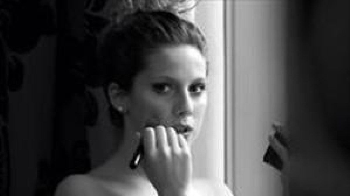 Es bailarina, modelo y animadora del Boca Juniors. Se llama Julieta Ortiz, tiene 21 años, y mucho que contar sobre el intérprete de Ave María. La argentina desvela en Interviú que tras un encuentro con David Bisbal en el que saltaron chispas, él se quedó -