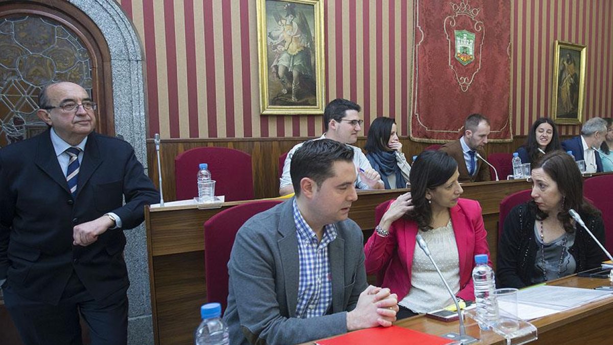 Los concejales del grupo socialista en uno de los últimos plenos del Ayuntamiento.-RAÚL G. OCHOA