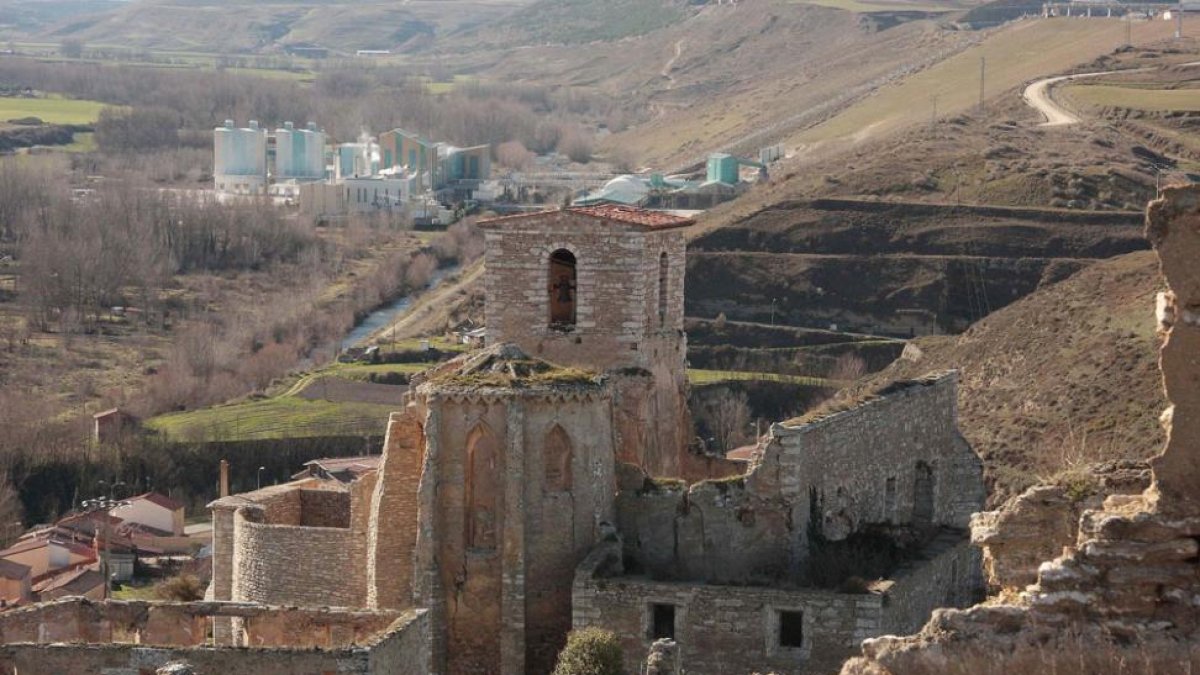 La iglesia de Santa María de Villalba es la pieza mejor conservada del antiguo Barrio Alto.-G. G.