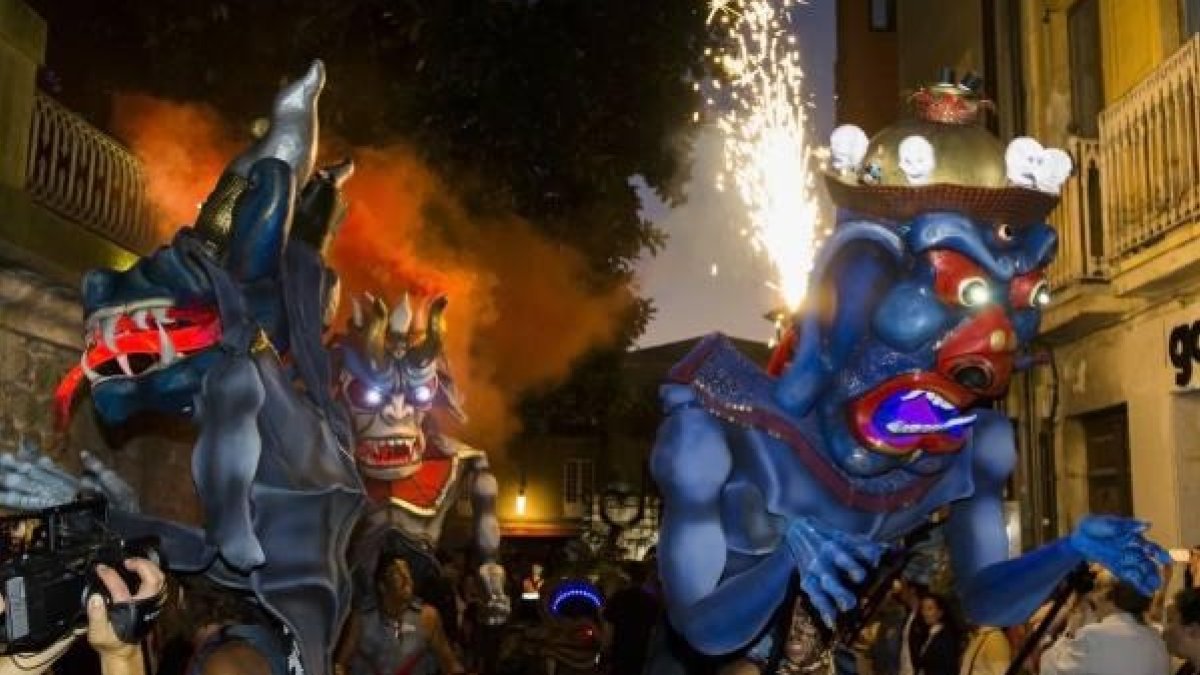 ‘Pachamama’ de la compañía gallega Troula, durante uno de sus espectáculos a pie de calle. TROULA