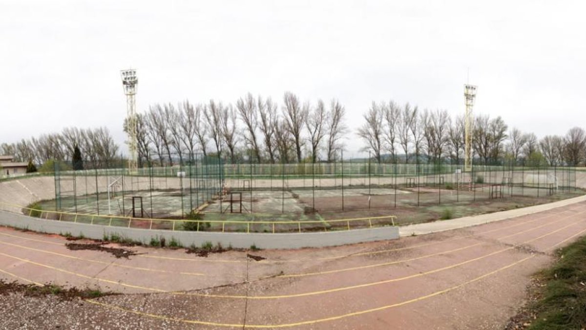 El velódromo de San Cristóbal se encuentra en este estado de deterioro.