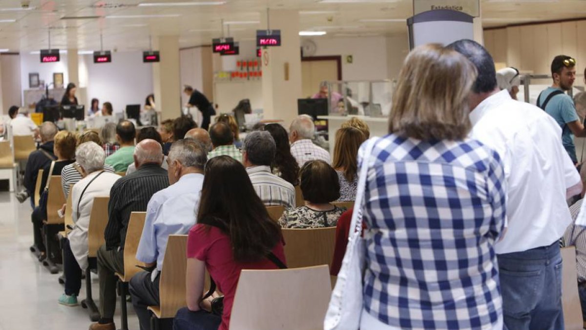 La oficina de atención al contribuyente reducirá con el sistema de citas el tiempo de espera.-RAÚL G. OCHOA