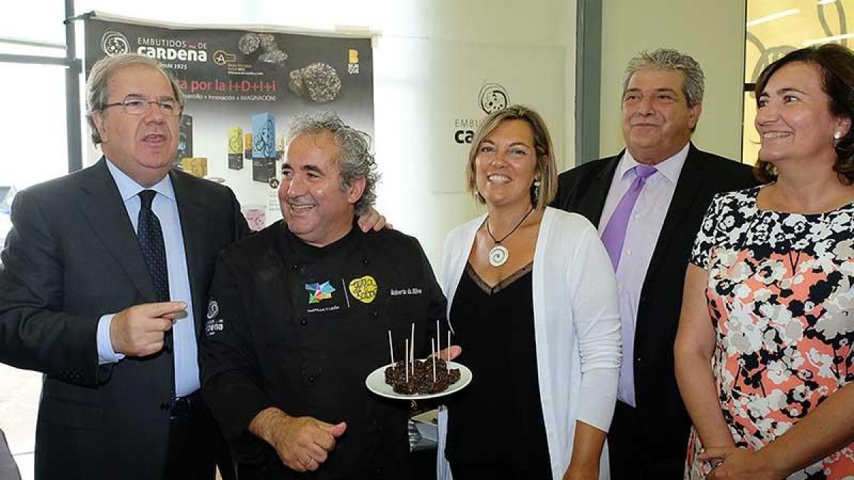Roberto Da Silva recibió la felicitación del presidente Herrera en la inauguración de una nueva edición de Salamaq 18.-ECB