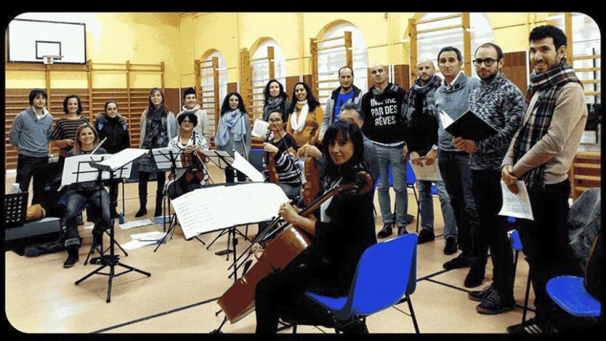 El Coro de Cámara Tiento y el grupo de cámara Divertimento ya se han reunido para ensayar el concierto del sábado 26 en la iglesia de San Lesmes.-