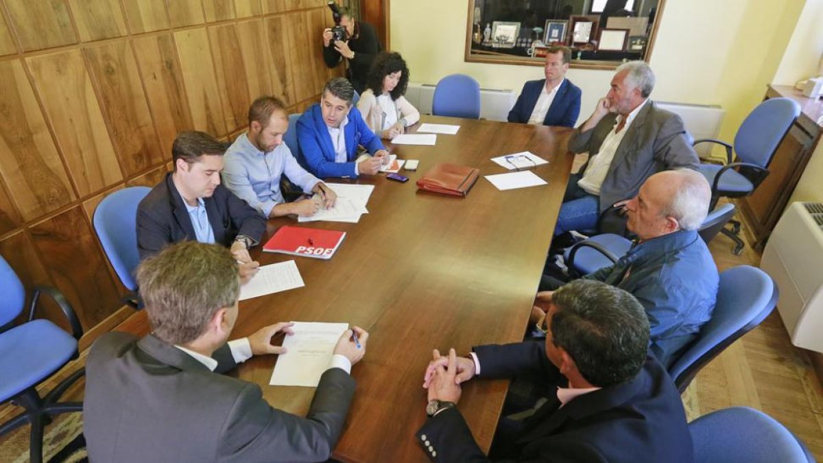 Momento de la última reunión del Consorcio del Aeropuerto, ya disuelto.-RAÚL G. OCHOA