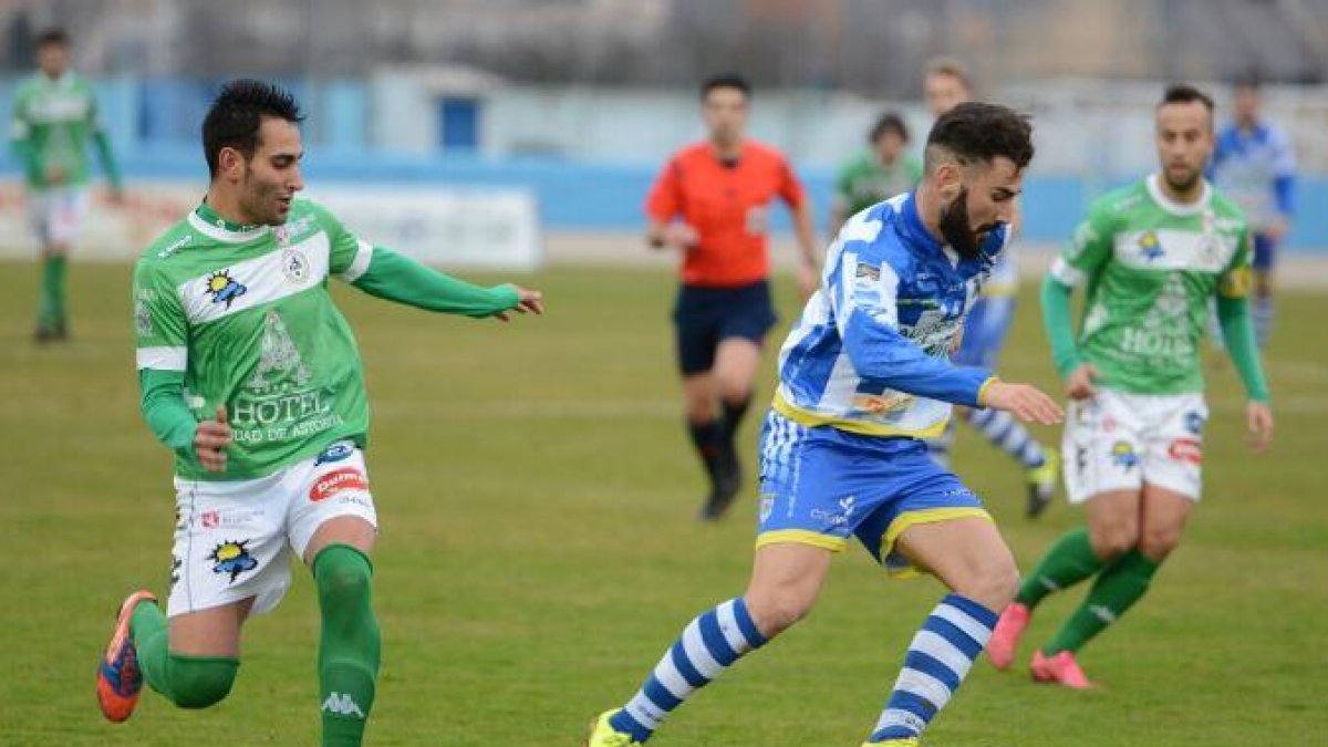La Arandina consiguió tres importantes puntos ante el Atlético Astorga.-ALBERTO CALVO