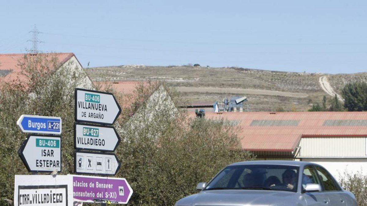 El retraso en las obras de la carretera BU-627 ha provocado movilizaciones, quejas y recogidas de firmas.-RAÚL G. OCHOA