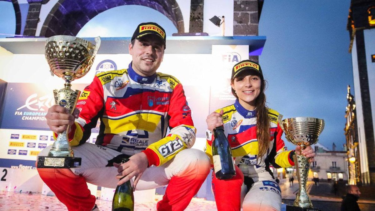 Efrén Llarena y su copiloto, Sara Fernández, buscan el título continental.-RFEDA