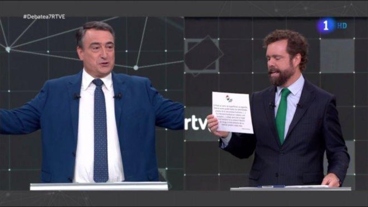 Aitor Esteban (PNV) e Iván Espinosa de los Monteros (Vox) en el ’Debate a 7’ de TVE.-RTVE