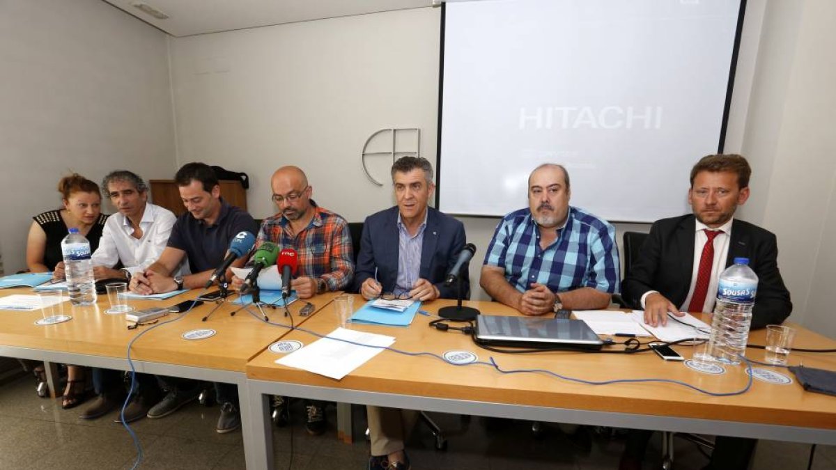 El presidente de la FELE, Javier Cepedano, asiste al acto de constitución y presentación a la sociedad de la Asociación Leonesa de Empresarios Veterinarios (Alemvet)-Ical