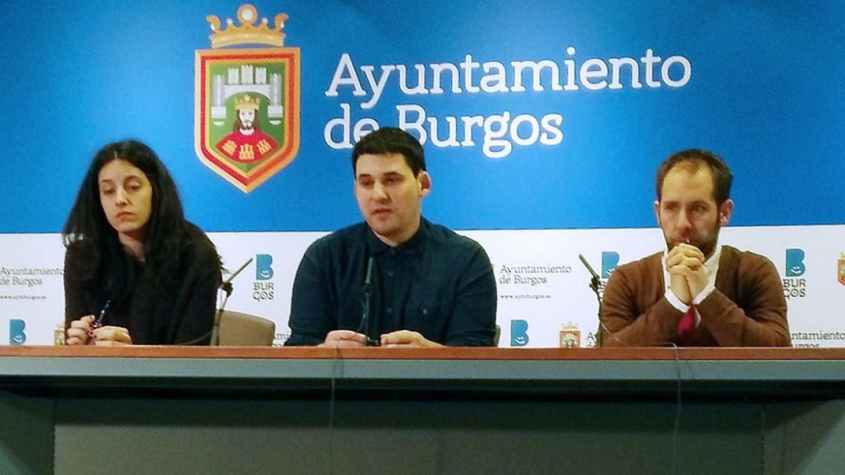 Blanca Guinea, Rúl Salinero y Javier Gil durante la rueda de prensa celebrada ayer.-ECB