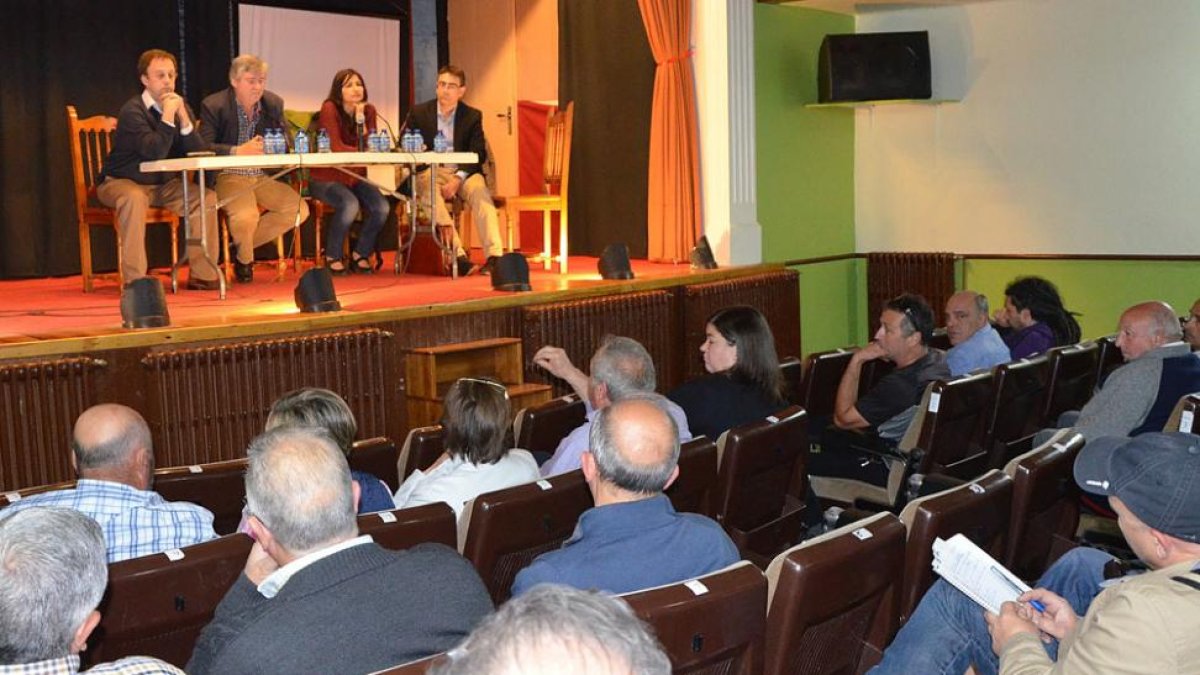 Un momento de la reunión mantenida par buscar cómo crear un frente común.-R. F.