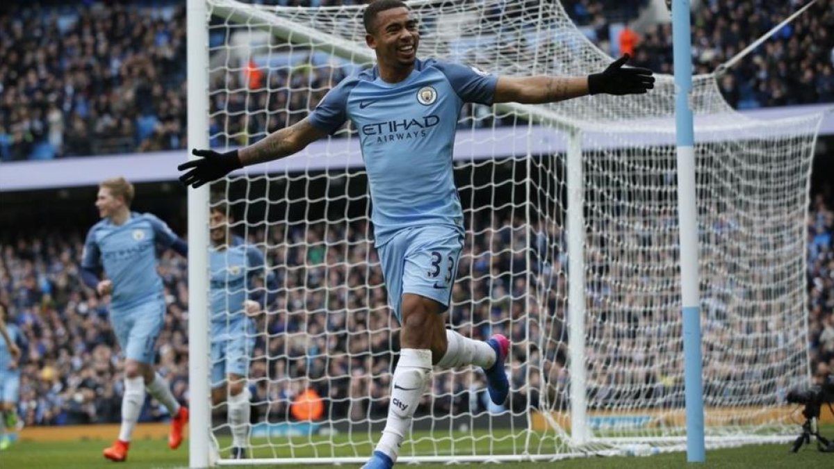 Gabriel Jesús celebra su primer gol al Swansea en el Etihad de Manchester.-REUTERS / ANDREW YATES